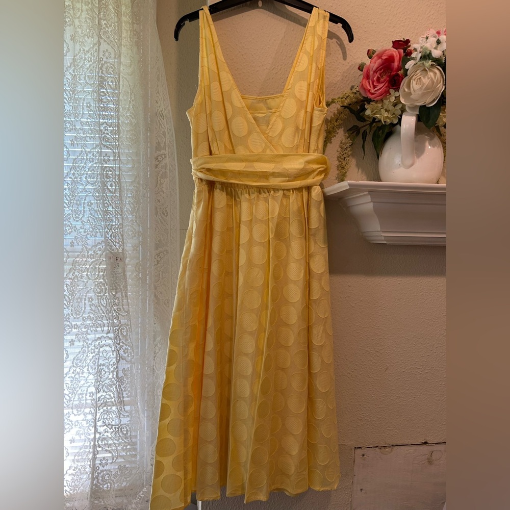 Elegant Yellow Sleeveless Dress